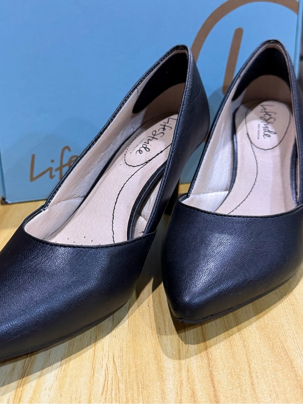 Life Stride Black Pointed Toe Dress Pumps